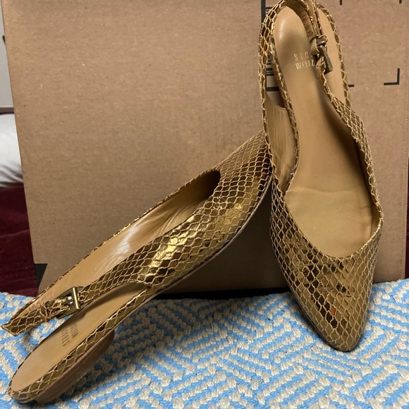 Stuart Weitzman Gold Slingback Flats! Barely worn! - Picture 2 of 5